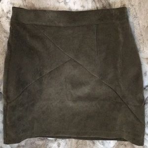 💖Sold 💖NWT LF green mini skirt